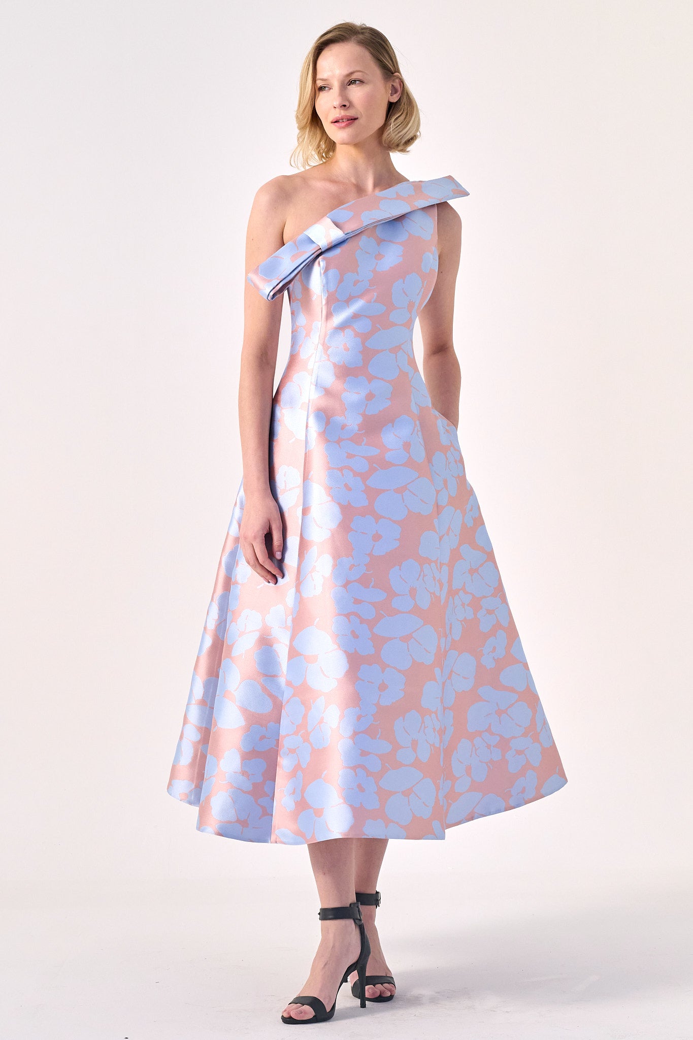 asymmetrical floral midi dress Maggy London Women's Short-Sleeve Midi Dress - White/blue