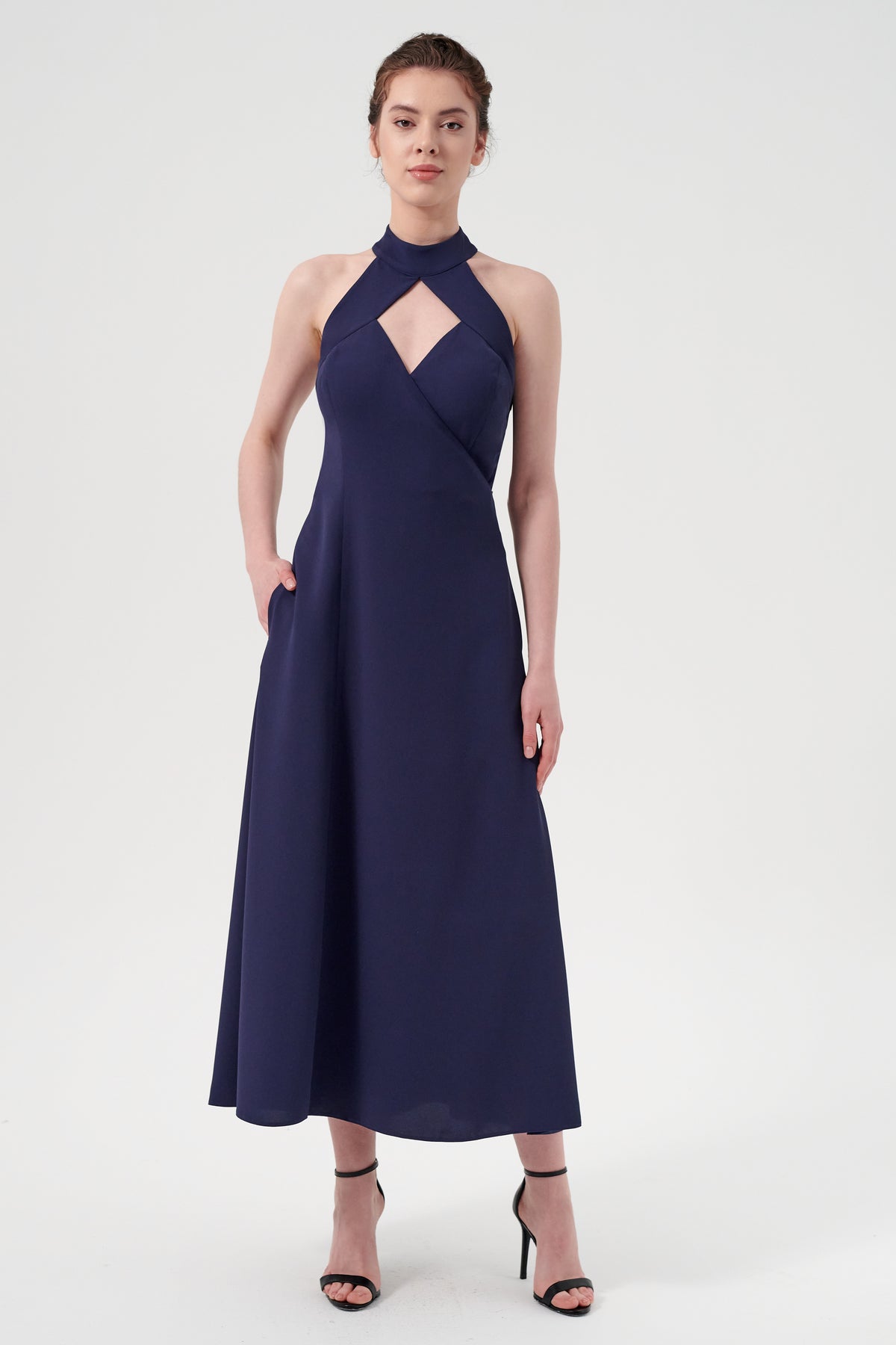 Keyhole Halter Neck A-Line Silhouette Midi Gown NAVY Keyhole Halter Neck A-Line Silhouette Midi Gown NAVY