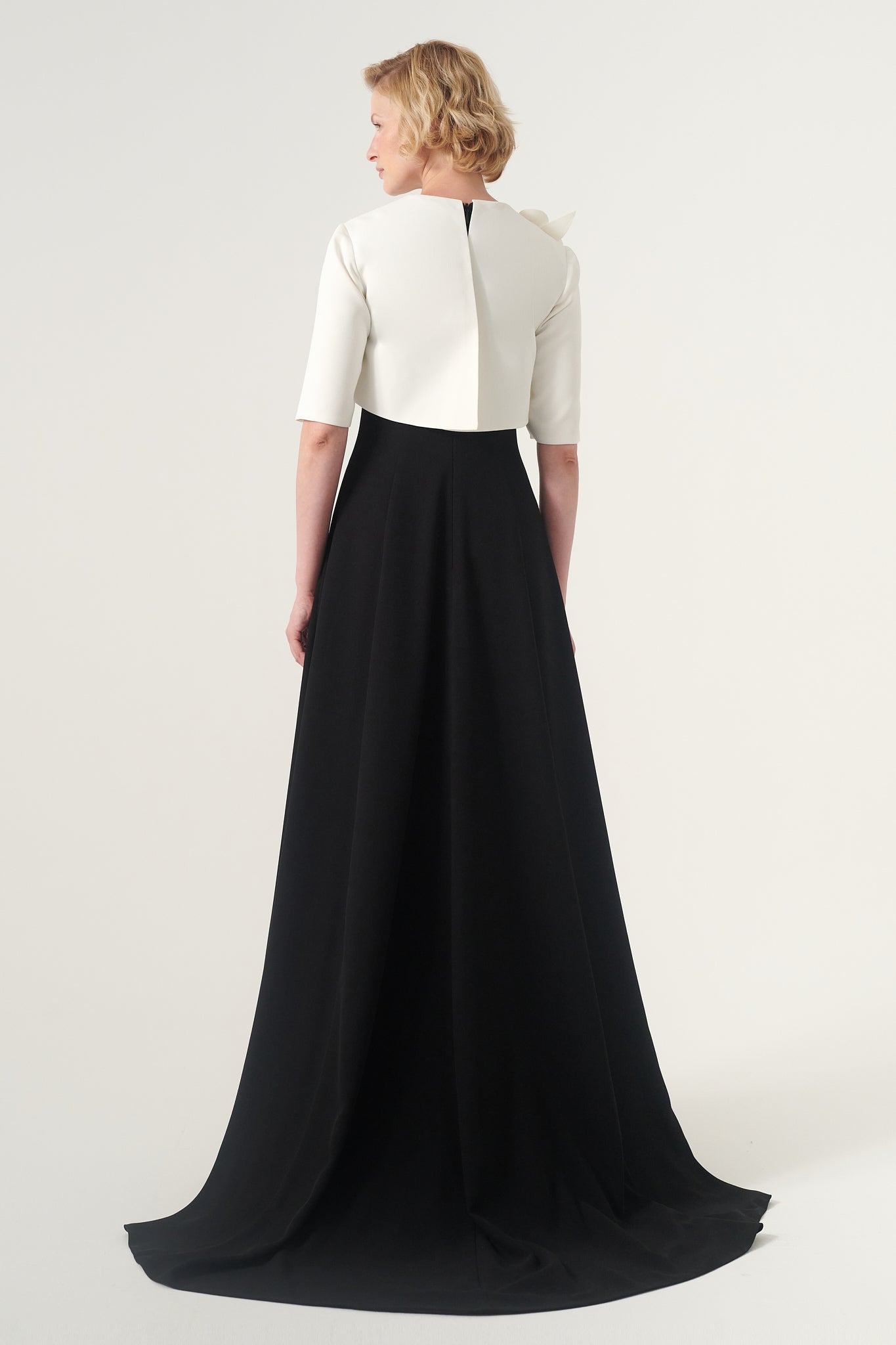The elbow-length sleeve crew neck long gown John Paul Ataker The elbow-length sleeve crew neck long gown John Paul Ataker