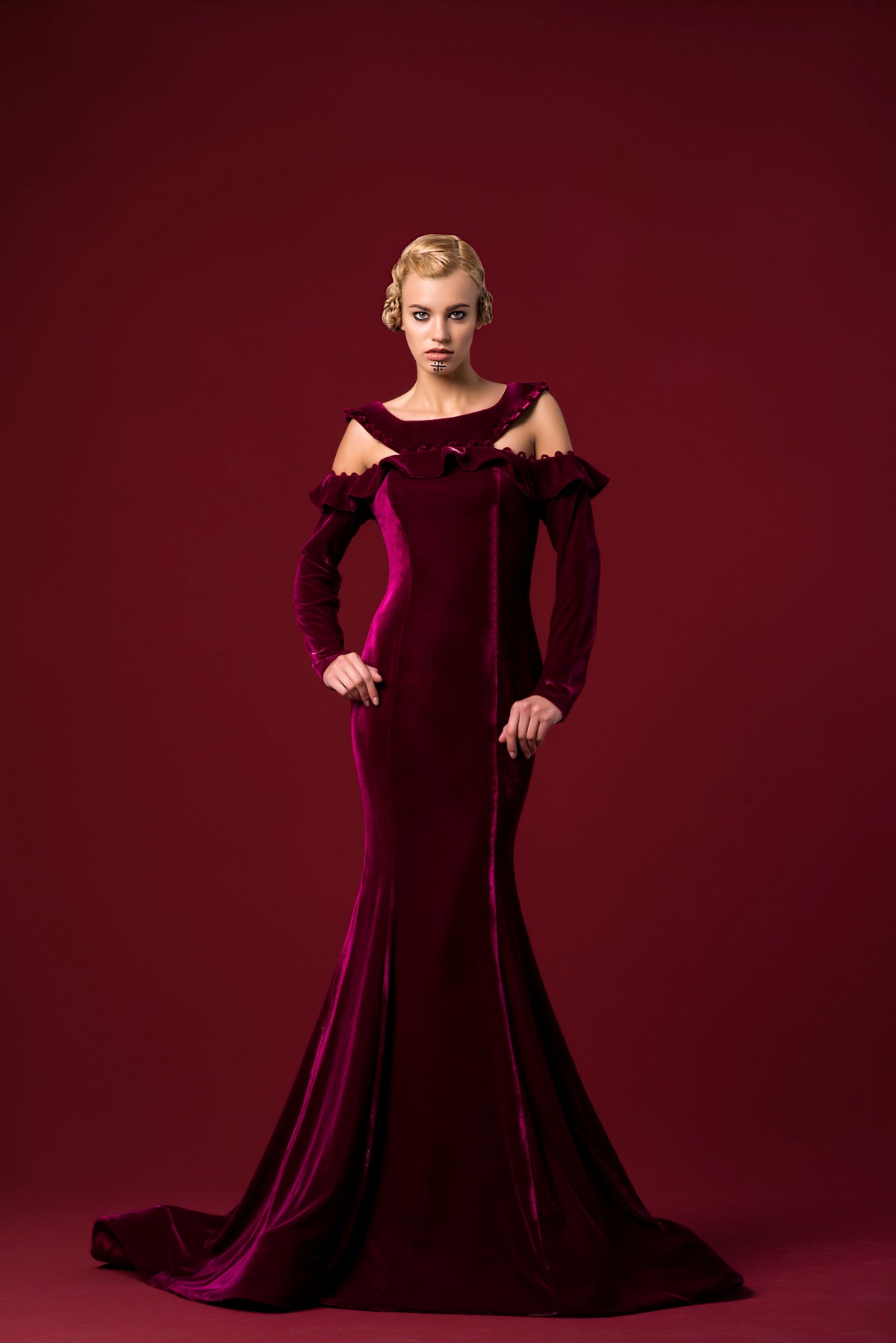 Shinny Velvet Ruffle Detailed Velvet Long Dress