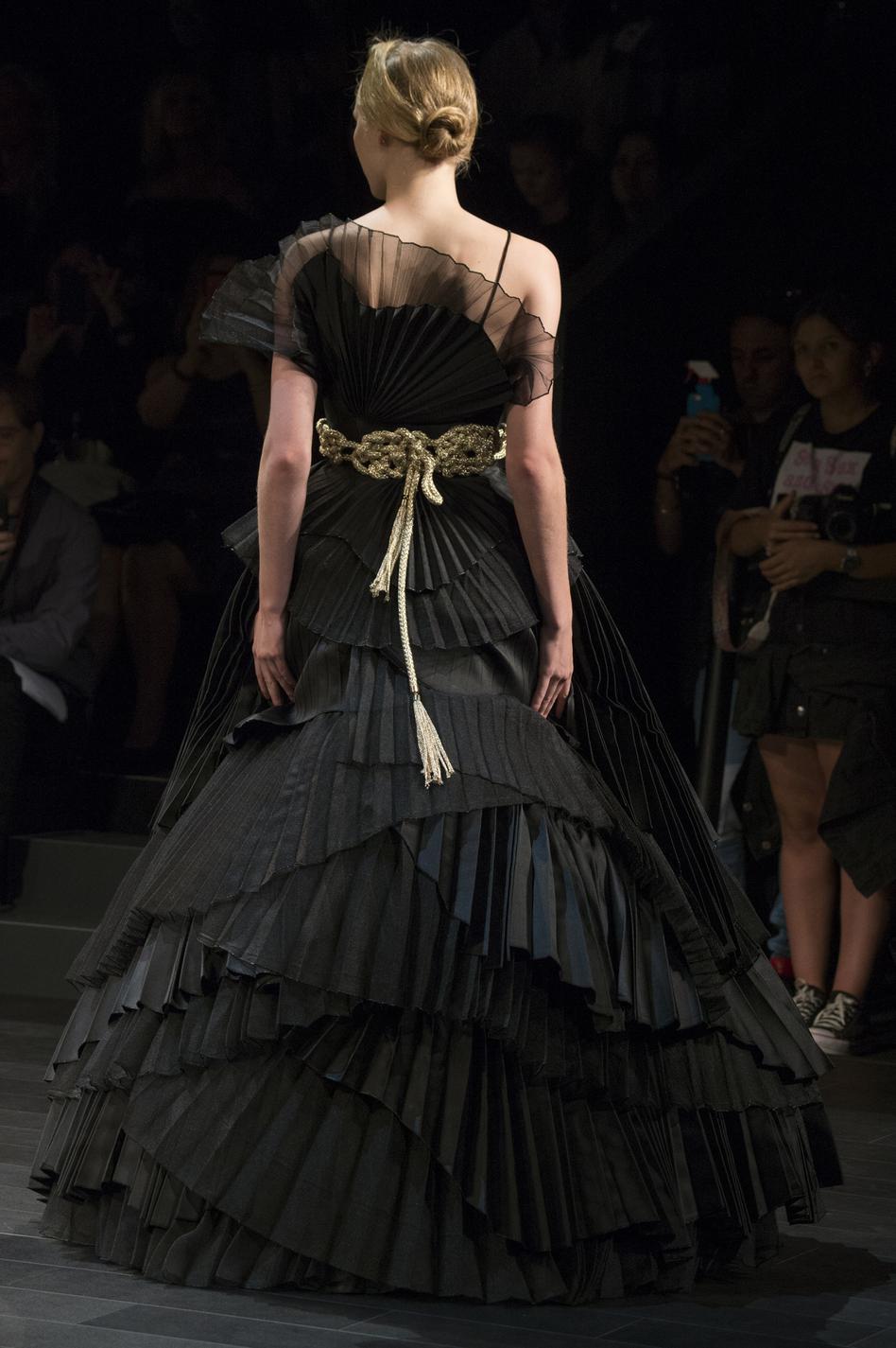 2018 new long pleated dress Sarah Paulson Black Pleated Tulle Gown 2018 Emmy Awards
